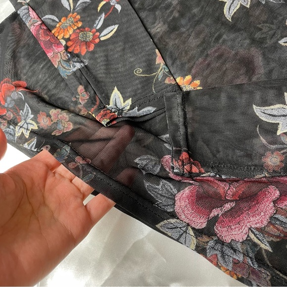 Mesh turtleneck full sleeve top in black / floral - Picture 5 of 7